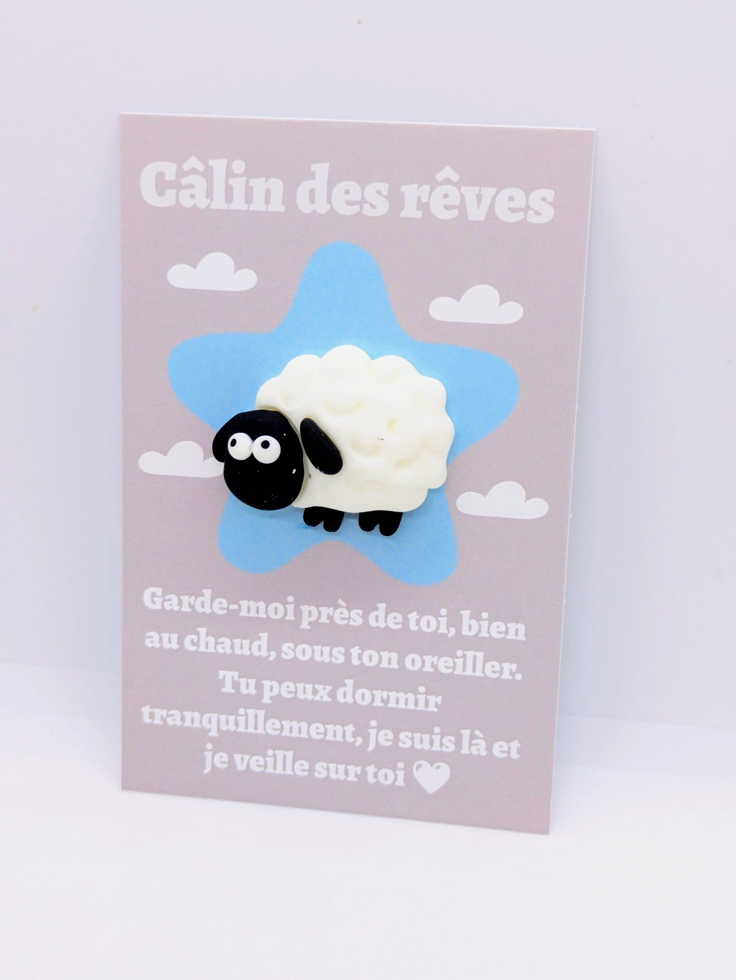 Carte doudou , réconforte comme un petit doudou de poche , petit cadeau plein de bienveillance pour tous les âges et toutes occasions.